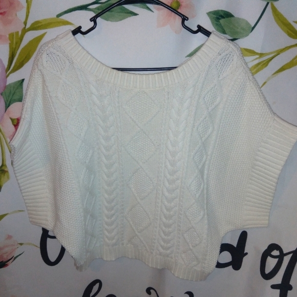 unknown Tops - Beautiful knit crop top ❤